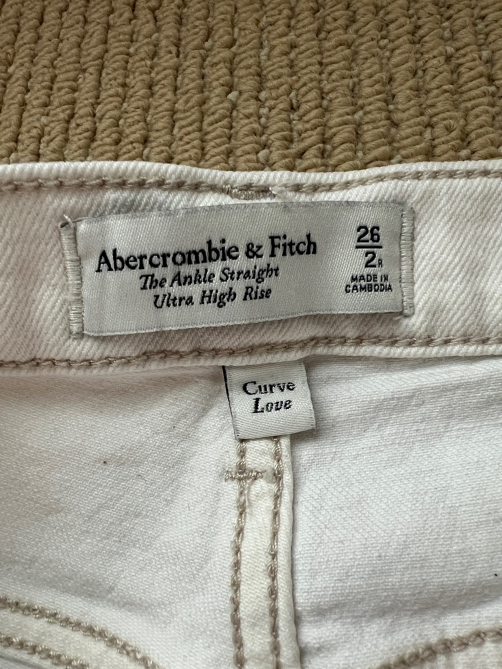 Abercrombie & Fitch High-Rise Straight Leg Jeans in Off-White - Picture 3 of 4